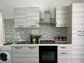 Apartment, 2 Bedrooms | Private kitchenette | Full-sized fridge, microwave, oven, stovetop - Bnbook - Olona B (Pero)