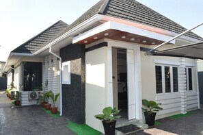 Exterior detail - **Exclussive Homes** (Lagos)