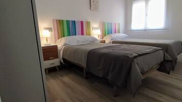 3 bedrooms, iron/ironing board, WiFi, bed sheets