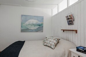 3 bedrooms, WiFi, bed sheets, wheelchair access