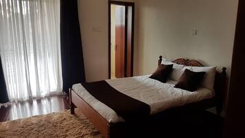 Căn hộ, 4 phòng ngủ | 4 phòng ngủ, màn/rèm cản sáng, truy cập Internet không dây miễn phí