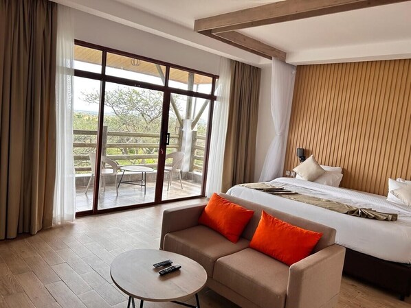 Deluxe Double or Twin Room | Desk, laptop workspace, iron/ironing board, free WiFi