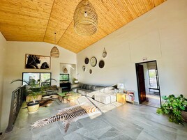 Televisión de pantalla plana de 23 pulgadas con canales por satélite