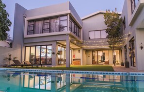 Outdoor pool - Little Forest Garden Retreat Guesthouse (Windhoek)