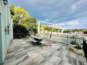 Terrace/patio - Little Forest Garden Retreat Guesthouse (Windhoek)