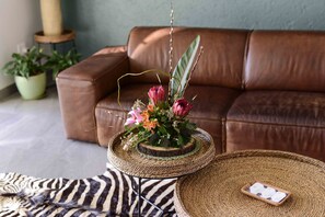 Lobby sitting area - Little Forest Garden Retreat Guesthouse (Windhoek)