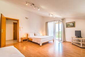 1 bedroom, WiFi, bed sheets - Beautiful one bedroom apartment in Porec (Vrvari)