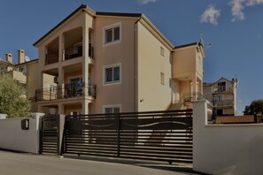 Exterior - Beautiful one bedroom apartment in Porec (Vrvari)