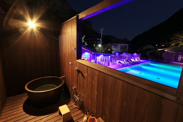Japanese Western Style Room with Private Open-air Bath (21 sqm) | Bathroom | Combined shower/tub, free toiletries, hair dryer, slippers - Amis Droles LIBERTY RESORT (Kawazu)