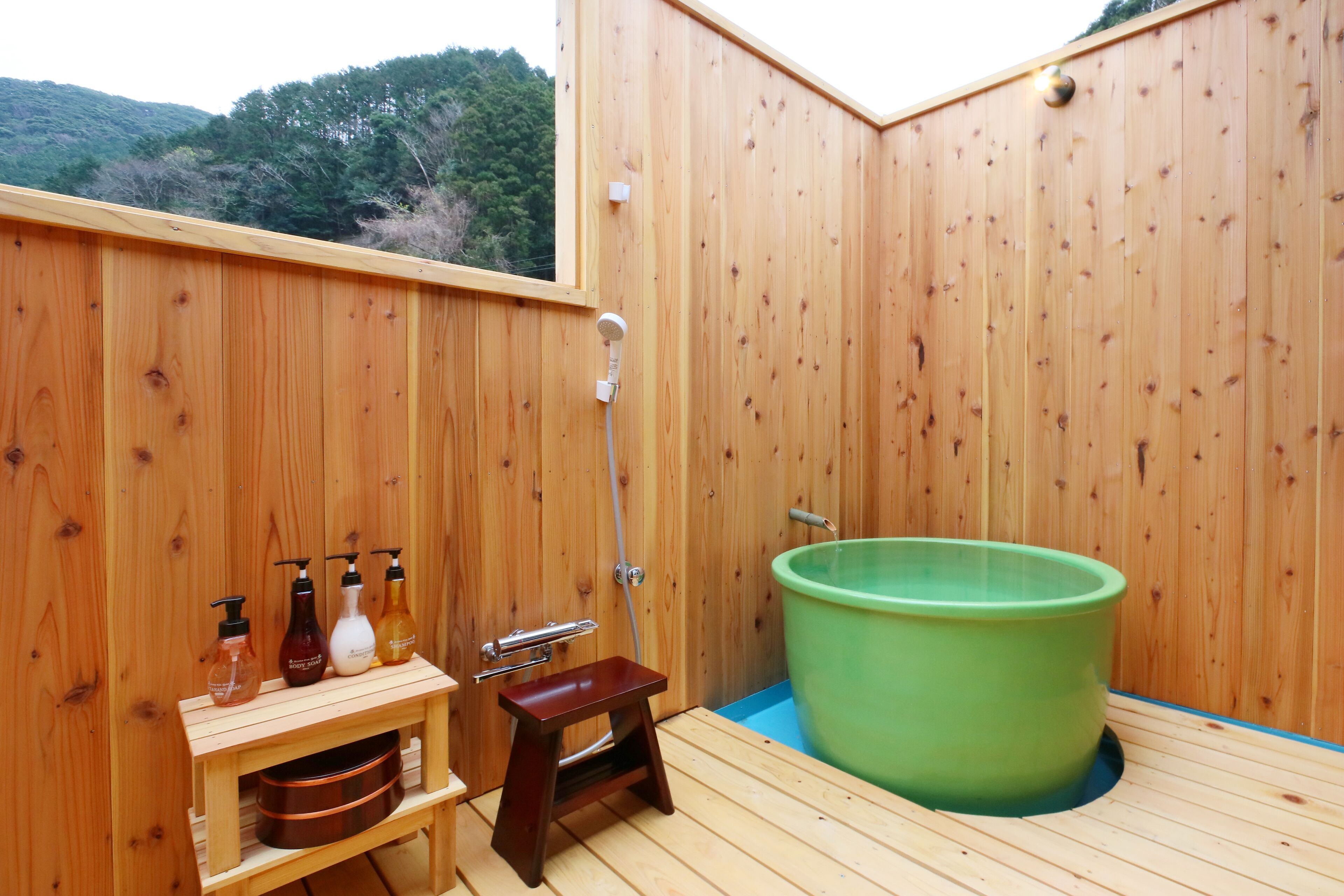 Japanese Western Style Room with Private Open-air Bath (30 sqm) | Bathroom | Combined shower/tub, free toiletries, hair dryer, slippers