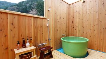 Rum (JPN/Western, Open-Air Bath, 30 sqm) | Badrum | Badkar/dusch, gratis toalettartiklar, hårtork och tofflor