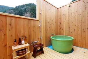 Habitación (JPN/Western, Open-Air Bath, 30 sqm) | Baño | Ducha y bañera combinadas y artículos de higiene personal gratuitos