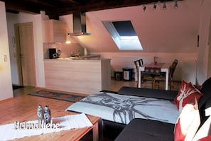 Smart TV, reproductor de DVD, libros y biblioteca musical