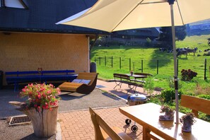Outdoor dining - Black Forest vacation at the Schauinsland, Black Forest, family, Freiburg, Oberried (Hofsgrund)