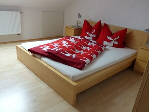 2 bedrooms, desk, iron/ironing board, travel cot - Black Forest vacation at the Schauinsland, Black Forest, family, Freiburg, Oberried (Hofsgrund)