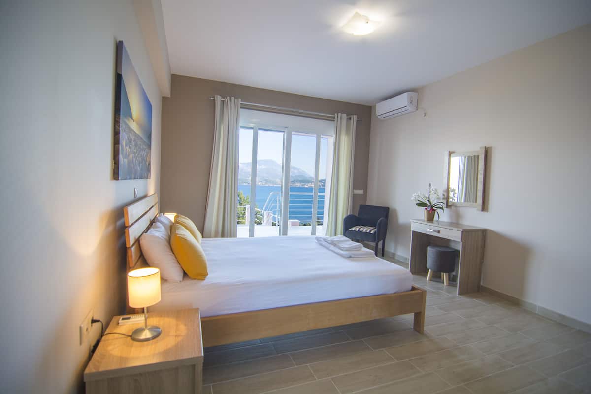 Apartment, 3 Bedrooms | 3 bedrooms, individually decorated, individually furnished