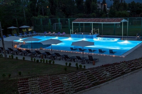 Seasonal outdoor pool, open 9:00 AM to 10:00 PM, pool umbrellas