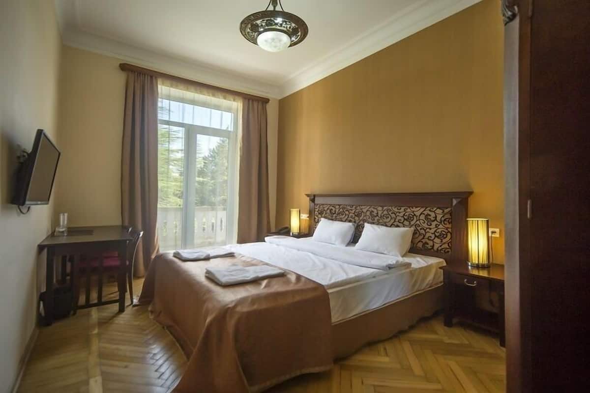 Suite | 1 bedroom, in-room safe, desk, blackout curtains