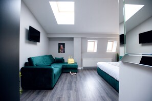 Habitación estándar doble | Caja fuerte, decoración individual, mobiliario individual