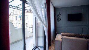 Deluxe Apartment | Balcony - Austrian Apart Hotel (Lviv)