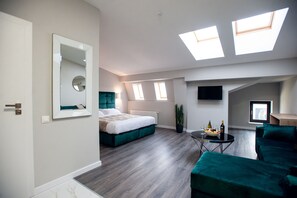 Habitación estándar doble | Caja fuerte, decoración individual, mobiliario individual