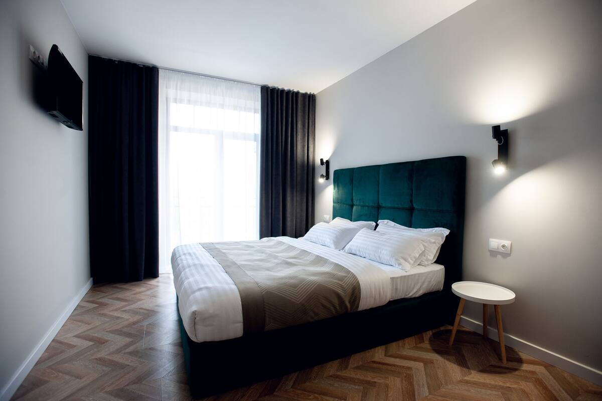 Deluxe Apartment | 1 bedroom, in-room safe, individually decorated, individually furnished