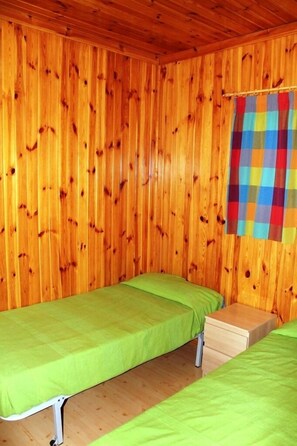Bangalô, 2 quartos | Berços grátis, camas extras/dobráveis (sobretaxa), Wi-Fi de cortesia