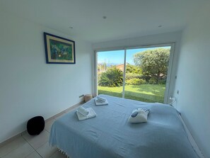 4 chambres, fer et planche à repasser, Wi-Fi, draps fournis