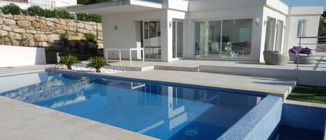 An infinity pool