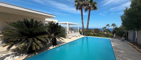 An infinity pool