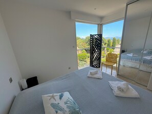 4 habitaciones, tabla de planchar con plancha, wifi y ropa de cama 