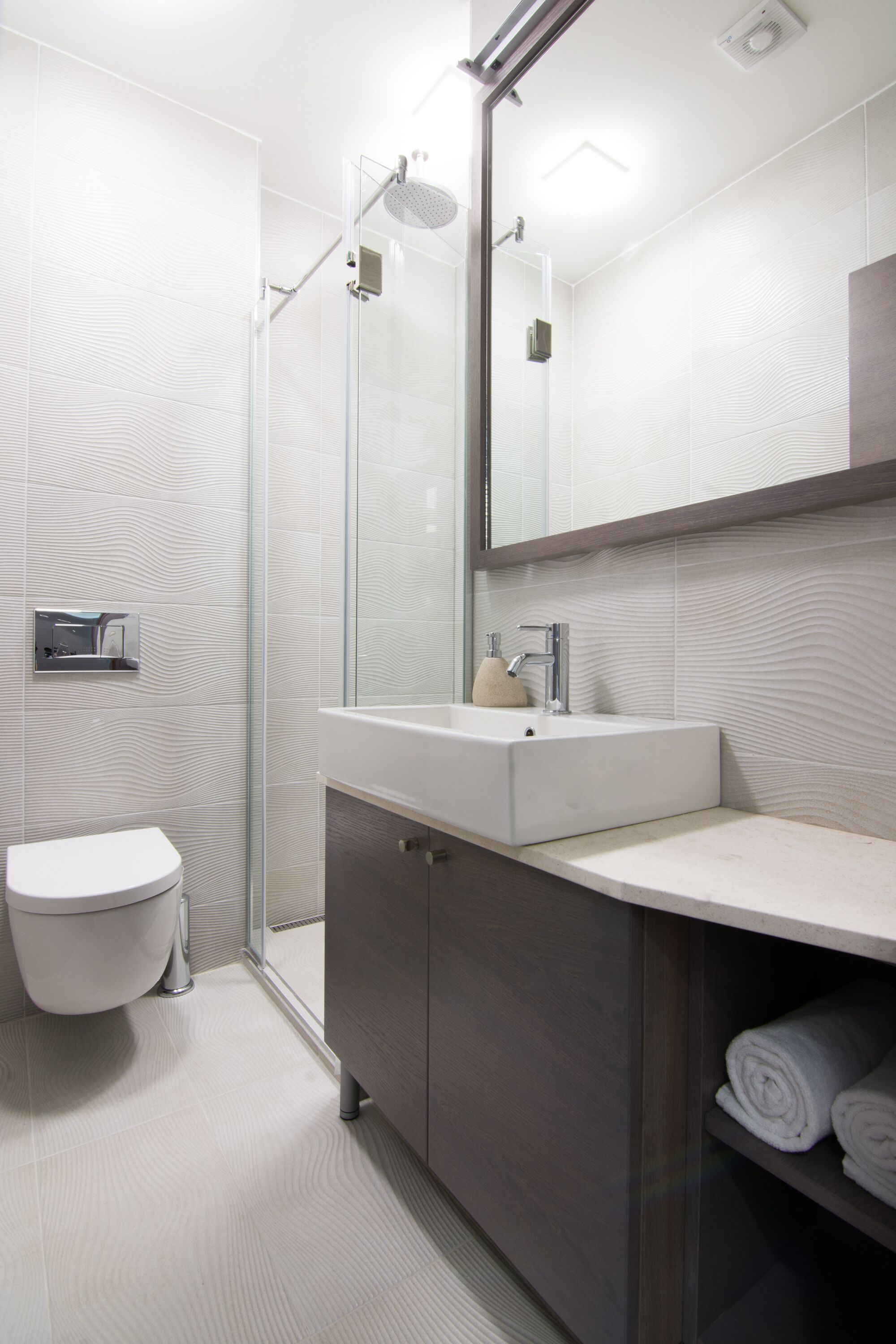 deluxe twin room | bathroom | shower, free toiletries, hair dryer, bathrobes