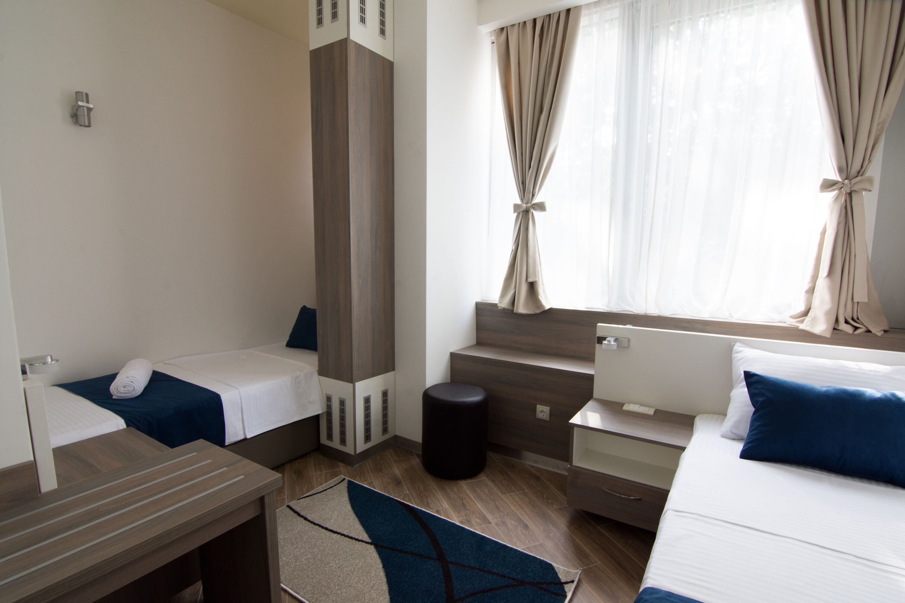 deluxe twin room | premium bedding, minibar, in-room safe, desk