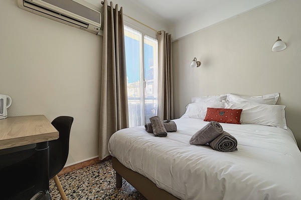 Double Room | In-room safe, desk, laptop workspace, iron/ironing board