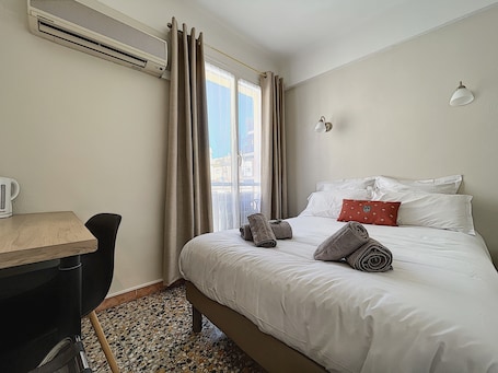 Double Room | In-room safe, desk, laptop workspace, iron/ironing board