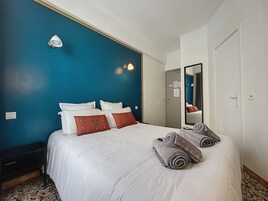 Signature Double Room | In-room safe, desk, laptop workspace, iron/ironing board (on request)