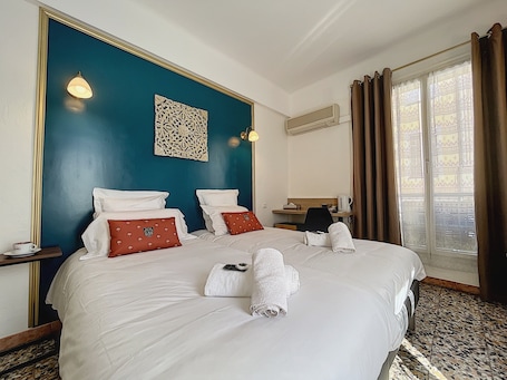 Twin Room | In-room safe, desk, laptop workspace, iron/ironing board. Le Provence Hôtel Golfe Juan