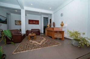 Quầy tiếp tân