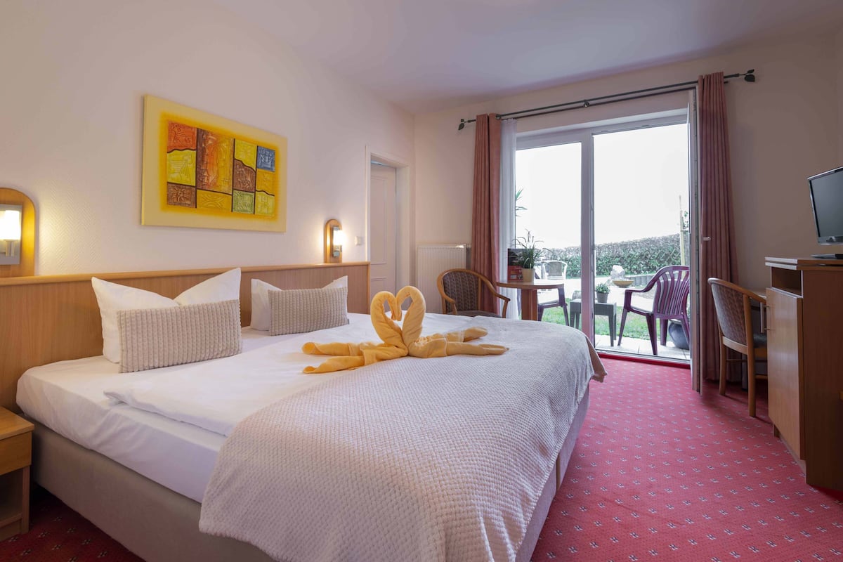 Double Room, Patio (Noch Besser) | 1 bedroom, desk, laptop workspace, free WiFi