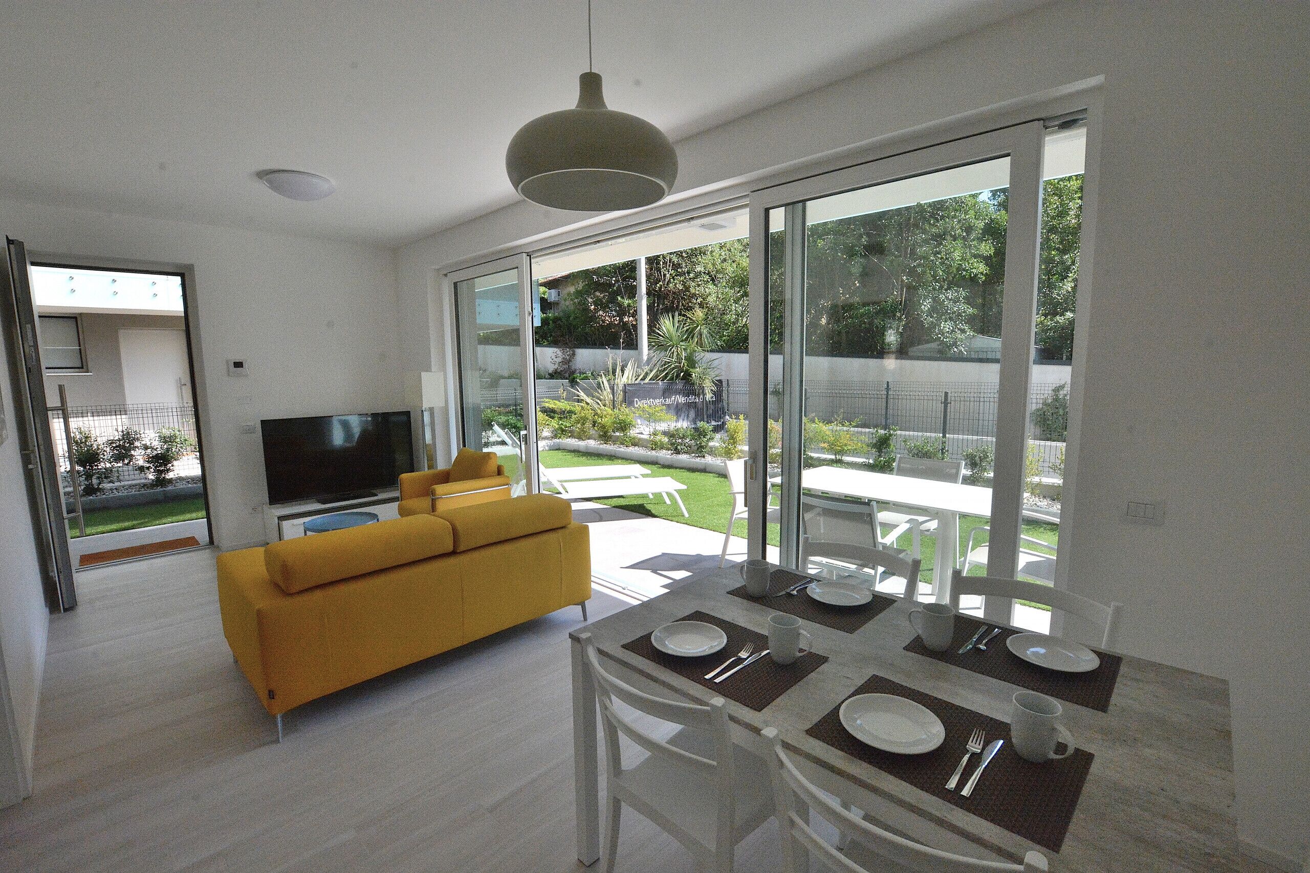 Apartment, 2 Schlafzimmer | Wohnbereich | Flachbildfernseher