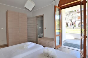 5 bedrooms, free WiFi, bed sheets - Cà Le Terrazze With Pool (Garda)