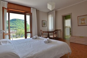 5 bedrooms, free WiFi, bed sheets - Cà Le Terrazze With Pool (Garda)
