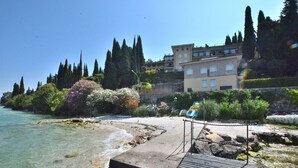 Exterior - Leonardo Walsh Apartment With Lake View (Torri del Benaco)