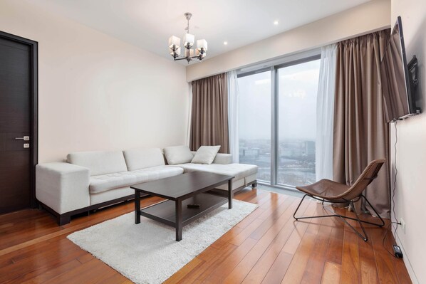 1 bedroom, individually decorated, individually furnished, desk
