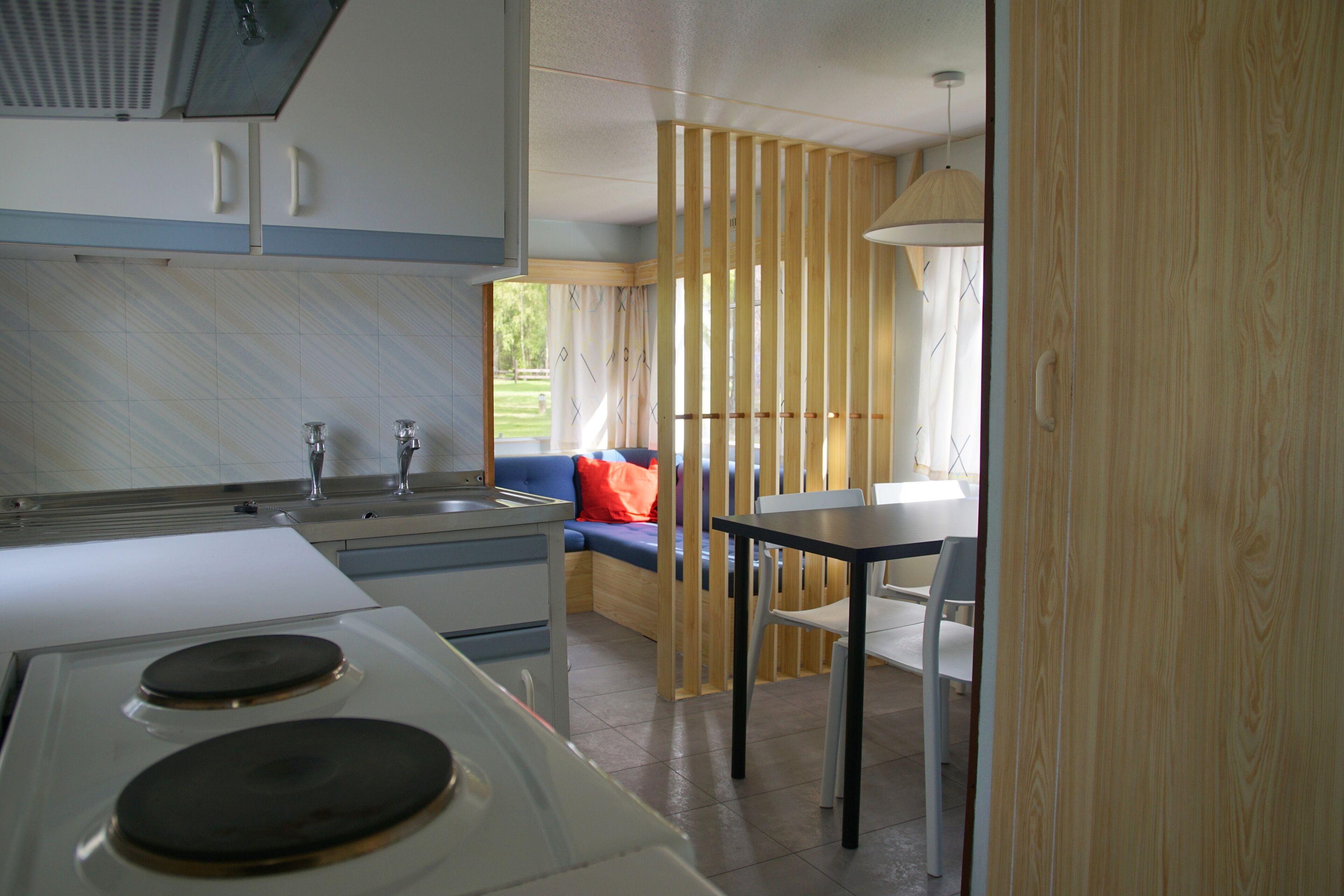 Habitatge mòbil tradicional (Villavagn 1) | Cuina privada | Cafetera i tetera, bullidora elèctrica i trona 