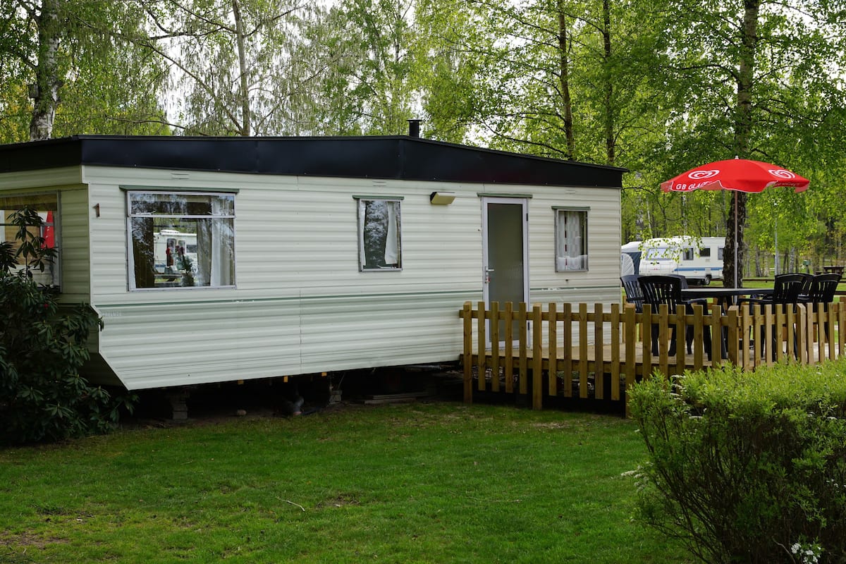 Traditionele stacaravan (Villavagn 1) | 1 slaapkamer, individueel gedecoreerd, individueel gemeubileerd