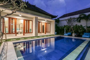 Fassade der Unterkunft – Abend/Nacht