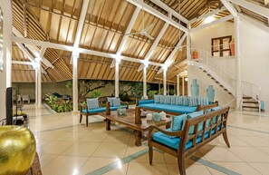 Villa, 4 chambres | Coin séjour | Télévision à écran plat