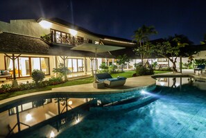 Front of property - evening/night - Villa Miu (Seminyak)
