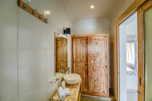 Villa, 2 Bedrooms | Bathroom - Villa Airin (Canggu)